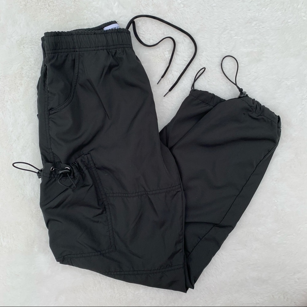 UO Black Nylon Cargo Wind Pants (Size: S)